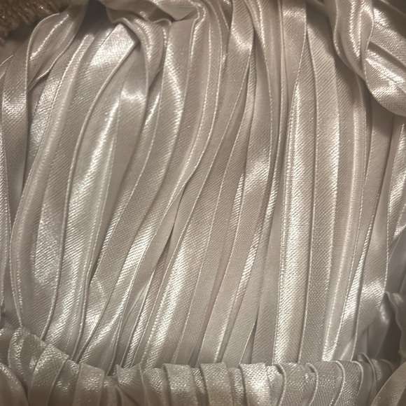 H& M Metallic pleated skirt gold w silvery undertones Sz m/sm - Picture 5 of 7